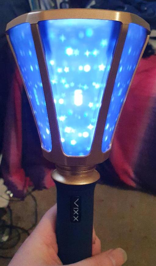 the top part of the gold and navy lit up to look like the stars